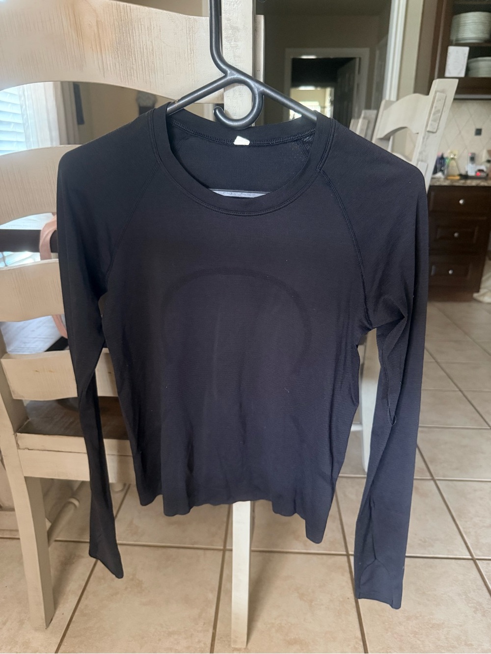 LuluLemon Long Sleeve Black Women's Performance Top! Size 6! Gently worn!
